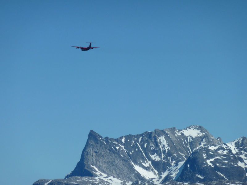 2010-05-26-1206_-_Dash8; Sermitsiaq
