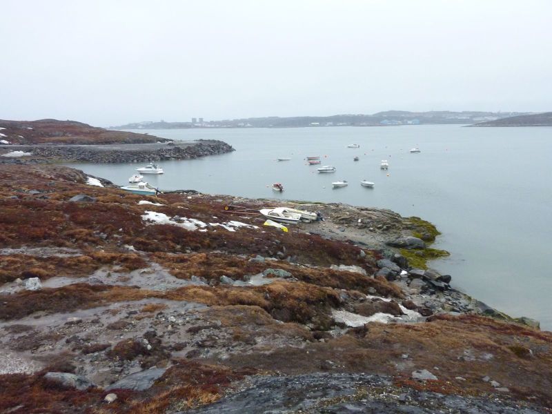 2010-05-04-0936_Inderste af bugten i Qinnqorput med både_Nuuk; Panorama; Udsigt i Nuuk_2