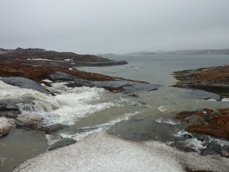 2010-05-04-1446_Inderste af bugten i Qinnqorput med både_Nuuk; Udsigt i Nuuk