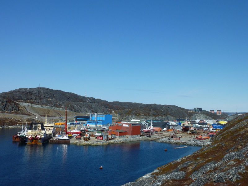2010-05-18-1252_Værftet og elværket i Nuuk_Elværk; Skib; Trawler; Værft