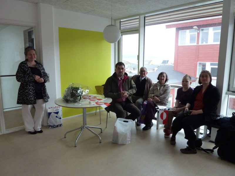 2010-06-22-0853_Ivalo får hue på_Maritha Eugenius Labansen; Mette Labansen; Peter Lynge Petersen; Rumle Labansen