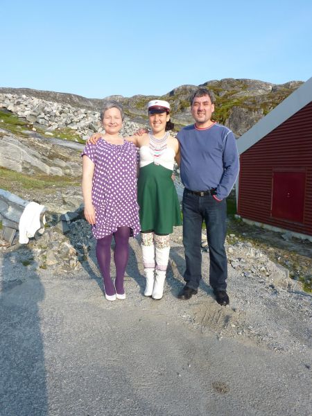 Dimissionsfest i Nuuk
Mette Labansen, Peter Lynge Petersen og Ivalo Lynge Labansen