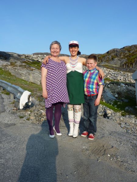 Dimissionsfest i Nuuk
Mette Labansen, Ivalo Lynge Labansen og Rumle Labansen