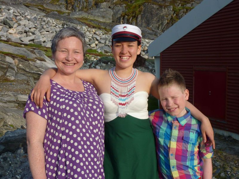 Dimissionsfest i Nuuk
Mette Labansen, Ivalo Lynge Labansen og Rumle Labansen