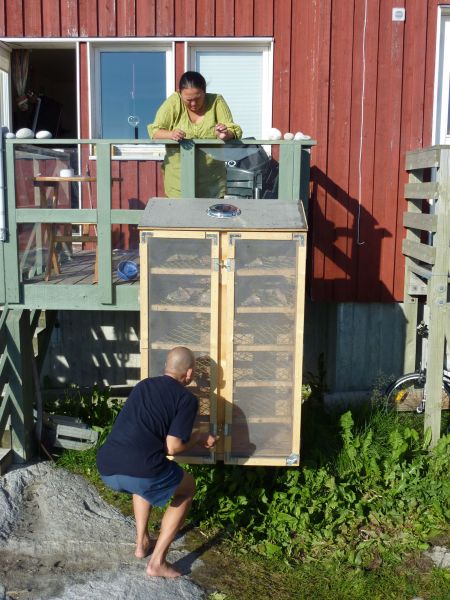 2010-08-16-1757_-_Maren Mikkelsen Lennert; Palle Hjort Sandgreen; Tørrekasse