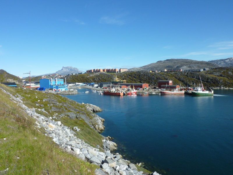2010-08-31-1350_-_Havn; Sermitsiaq
