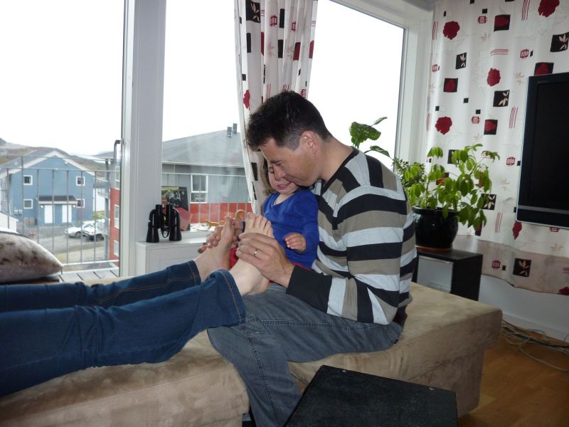 Jesper leger med Qupanuk