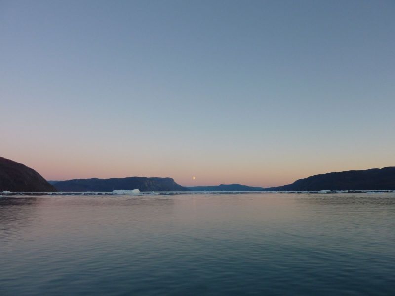 2010-09-17-1941_-_Is; Månen; Solnedgang