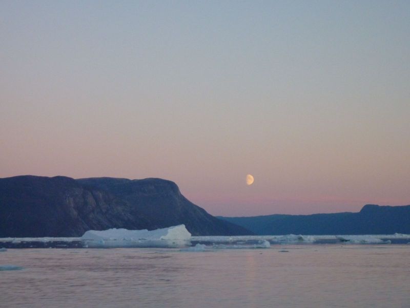 2010-09-17-1941_-_Is; Månen; Solnedgang_2