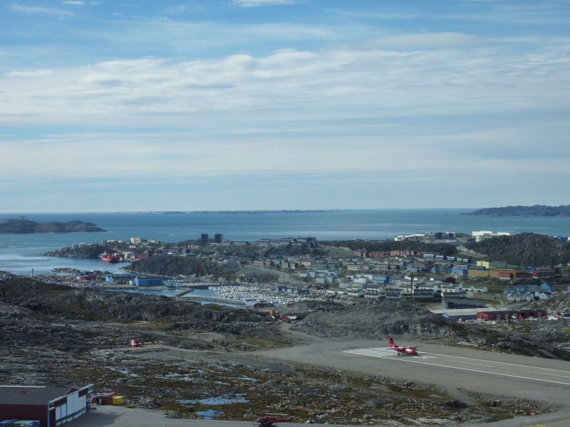 2010-09-02-1256_-_Dash8; Havn; Iggia; Nuuk Imeq; Ral-skib