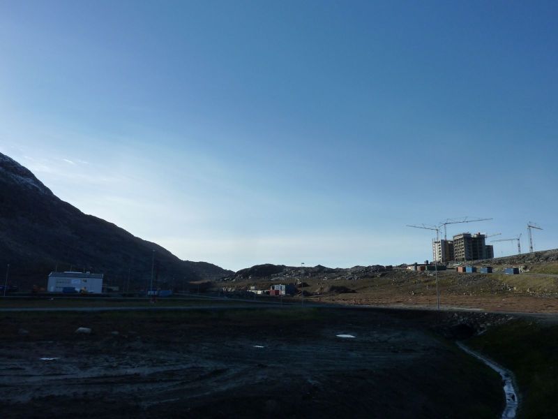 2010-10-07-1225_-_Arnannguaq Labansen; Byggekran; Byggeri