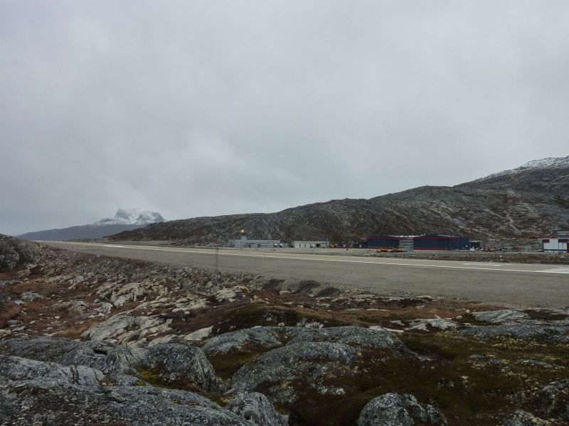 2010-10-08-1347_-_Lufthavn; Sermitsiaq