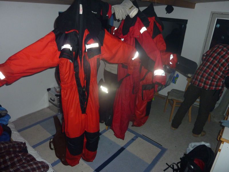 2010-11-06-1746_-_Overlevelsesdragt