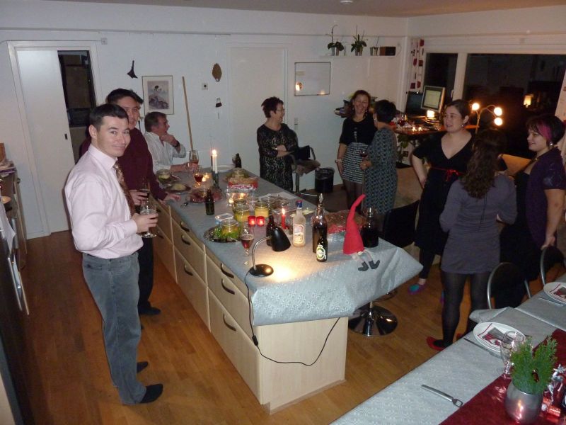 2010-12-18-1701_-_Jesper Eugenius Labansen; Julefrokost; Maritha Eugenius Labansen; Nuka Klausen Telling