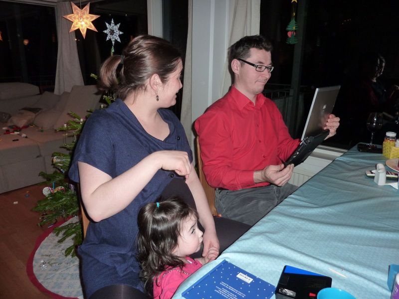 2010-12-25-1842_-_Jesper Eugenius Labansen; Maritha Eugenius Labansen; Qupanuk Eugenius Labansen
