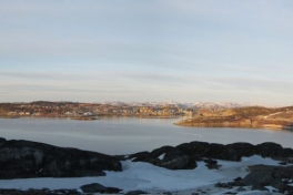 2010-01-05-1201_Nuuk, Nordlandet og Cookøerne set fra Qinnqorput_Panorama