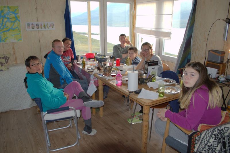 2014-08-16-2029_-_Anna-Hessler_Gode_1_John-Telling_Kenny-Telling_Kistaaraq-Telling_Nuka-Klausen-Telling_Nuka-Mi.NEF_