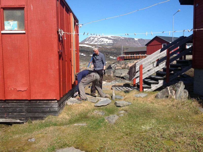 Stentrappe til udhus forberedes