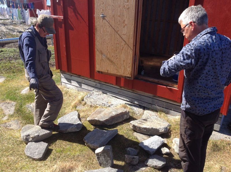 Stentrappe til udhus forberedes