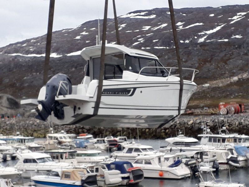 Maru kommer i vandet