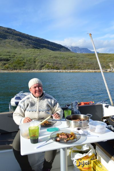 Der spises moskus T-Bone i ude Loungen i Maru