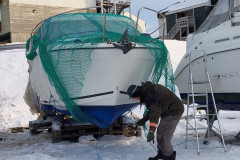 Maru pakkes ind for vinteren. 2 pressenginger og et stort net