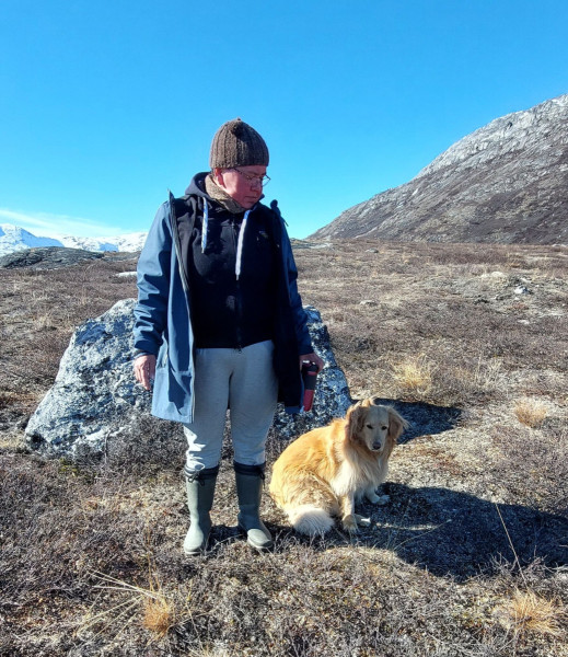 2023-04-08-1441_Gode_1-Hund_Emily-People_Anna-Hessler-Labansen