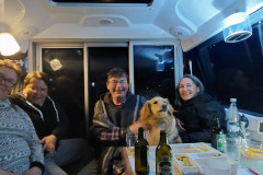 2023-04-29-0102_Gode_1-Hund_Emily-People_Anna-Hessler-Labansen-People_Charlotte-Brandt-People_Dorthe-Petrussen