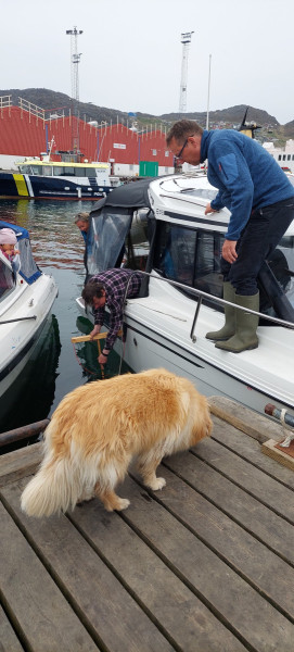 2023-06-28-1644_Baad_Maru-Gode_1-Hund_Emily-People_Peter-Thrane-People_Soeren-Labansen