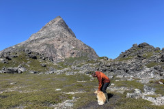 2023-06-30-1218_Gode_1-Hund_Emily-People_Peter-Thrane