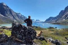 2023-06-30-1232_Baad_Maru-Gode_1-Hund_Emily-People_Soeren-Labansen