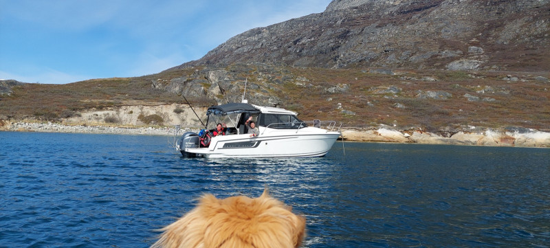 2023-06-10-1120_Baad_Maru-Gode_1-Hund_Emily-People_Naja-Johnsen-Hard