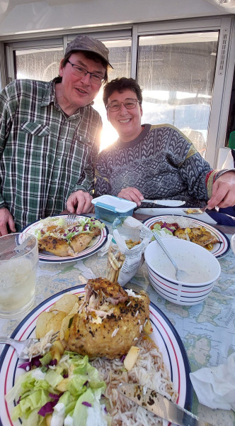 2023-06-10-2044_Gode_1-Kyllinggrillpakke-mad-People_Naja-Johnsen-Hard-People_Soeren-Labansen