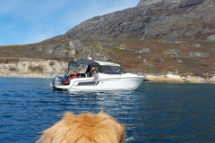 2023-06-10-1120_Baad_Maru-Gode_1-Hund_Emily-People_Naja-Johnsen-Hard