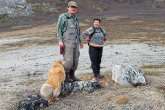 2023-06-10-1554_Gode_1-Hund_Emily-People_Naja-Johnsen-Hard-People_Soeren-Labansen