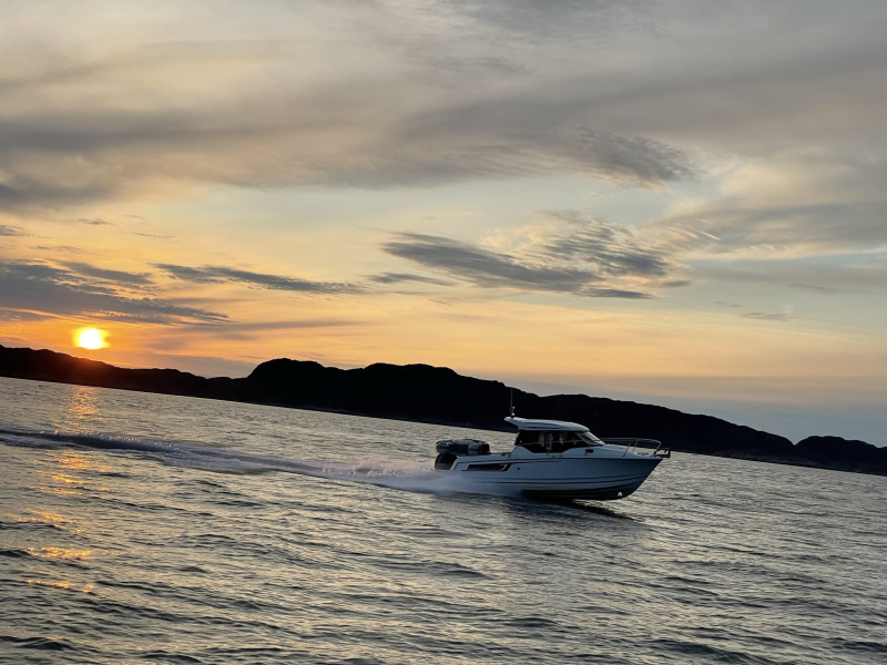 2023-08-10-2134_Gode_1-Natur_Solnedgang-Peter-Frederiks-baad-Sted_Sejllads