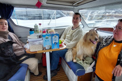 2023-10-13-1128_Gode_1-Hund_Alma-Hund_Emily-People_Anna-Hessler-Labansen-People_Jesper-Labansen-People_Qupanuk
