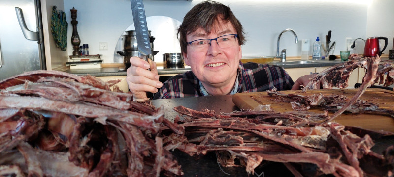 2024-01-27-1508_Gode_1-Mad_Toerret-rensdyr-People_Soeren-Labansen