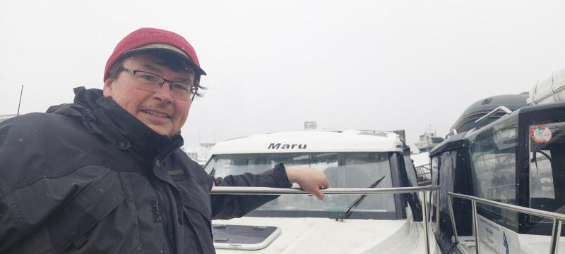 Maru kommer i vandet