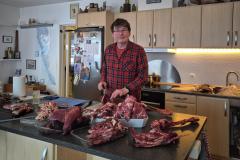 Vi slagter rensdyrkød fra brættet og lidt moskus fra Sydgrønland