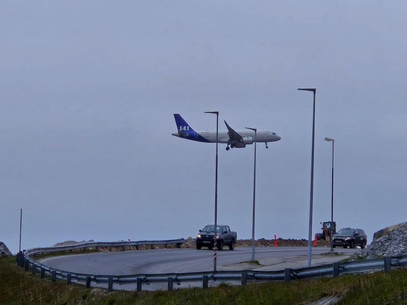 Peter og Johanne ankommer med den første SAS flyver til Nuuk