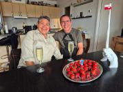 På Anders og Bentes bryllupsdag ordner vi altanbed og køkkenet