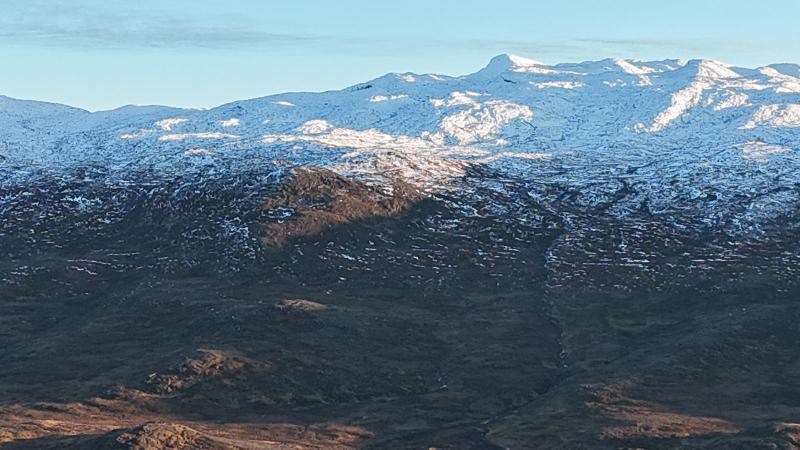 Itilleq inde i Ameralik om  i 500 meters højde 1 km oppe i fjeldet.