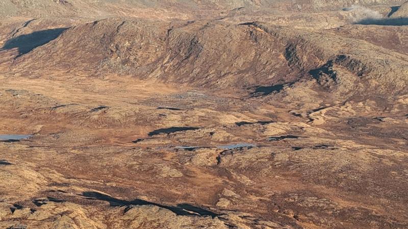 Itilleq inde i Ameralik om  i 500 meters højde 1 km oppe i fjeldet.