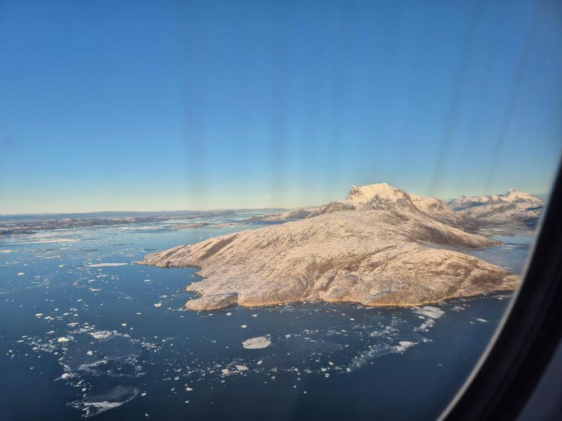 Nuuk fjorden fra Danmarksflyveren - vinter og sol. Meget is fra Isfjorden
