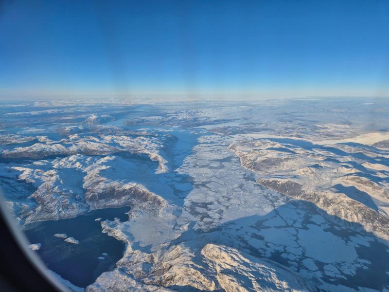 Nuuk fjorden fra Danmarksflyveren - vinter og sol. Meget is fra Isfjorden