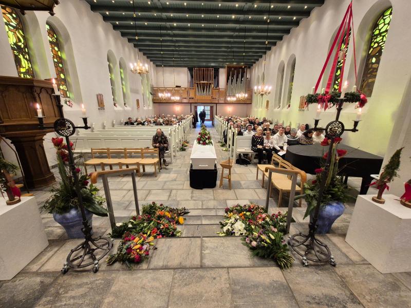 Begravelsesceremonien i kirken var meget smuk