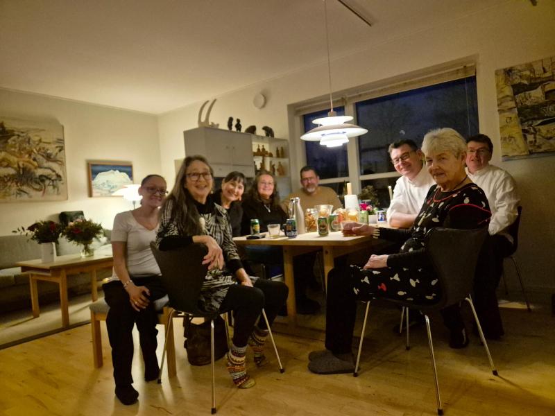 Om aftenen hyggede vi nogle stykker i lejligheden med kinesisk take-away
