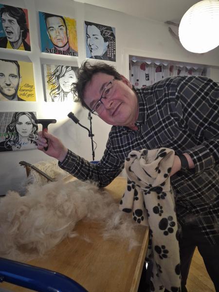 Emily trængtte til at blive børstet