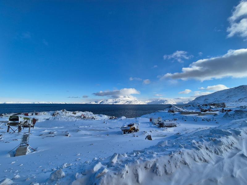 Sermitsiaq i forårssol